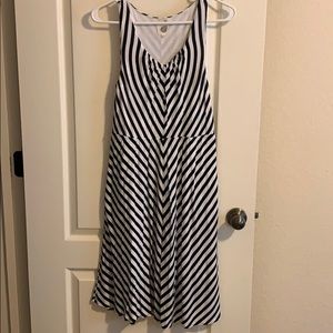 Black & white striped dress w/ POCKETS!